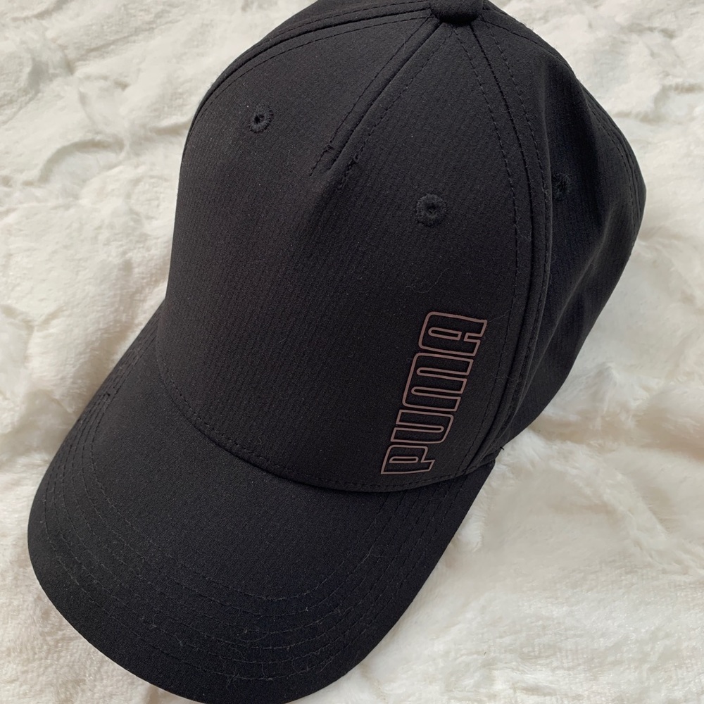 Ladies Puma adjustable moisture wicking hat